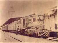 Locomotiva da EFOM estacionada em Barbacena (reprodução - autor desconhecido).